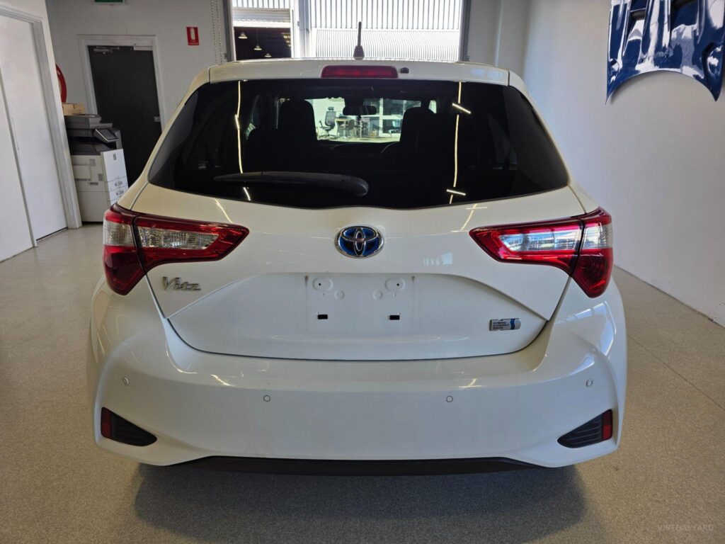 2019 TOYOTA VITZ HYBRID F 2WD NHP130
