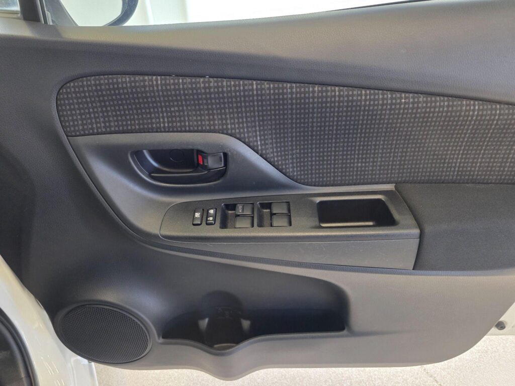 2019 TOYOTA VITZ HYBRID F 2WD NHP130