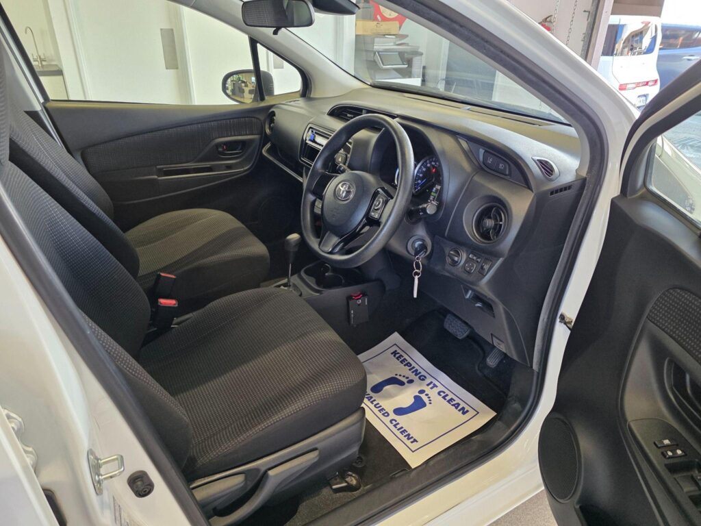 2019 TOYOTA VITZ HYBRID F 2WD NHP130