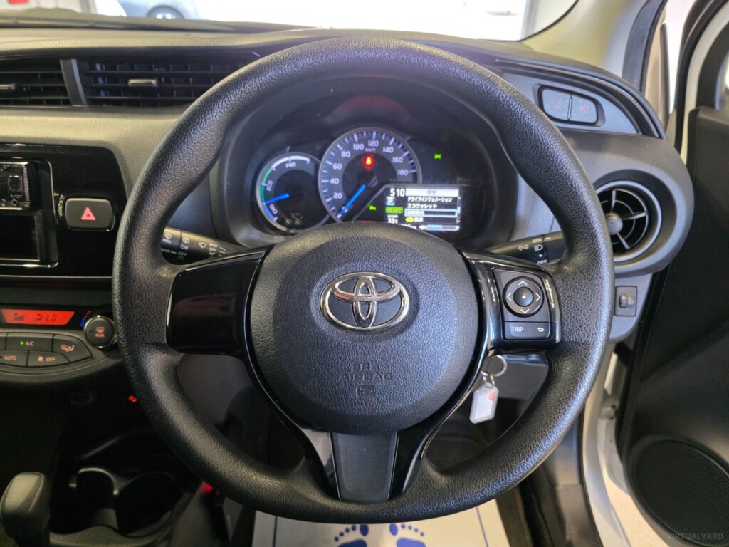 2019 TOYOTA VITZ HYBRID F 2WD NHP130