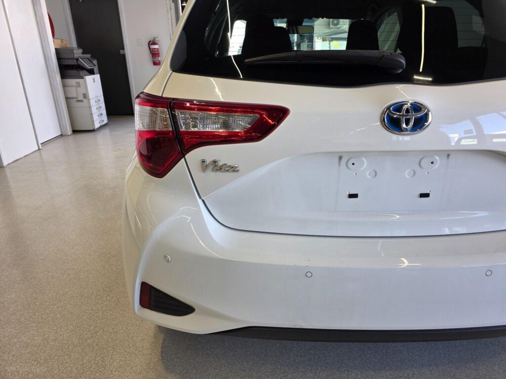 2019 TOYOTA VITZ HYBRID F 2WD NHP130
