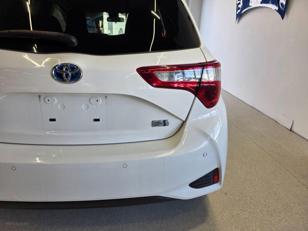 2019 TOYOTA VITZ HYBRID F 2WD NHP130