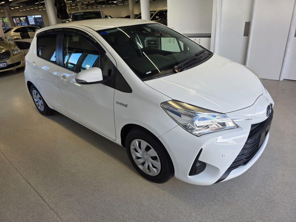 2019 TOYOTA VITZ HYBRID F 2WD NHP130