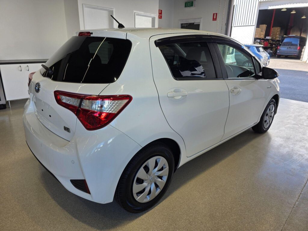 2019 TOYOTA VITZ HYBRID F 2WD NHP130