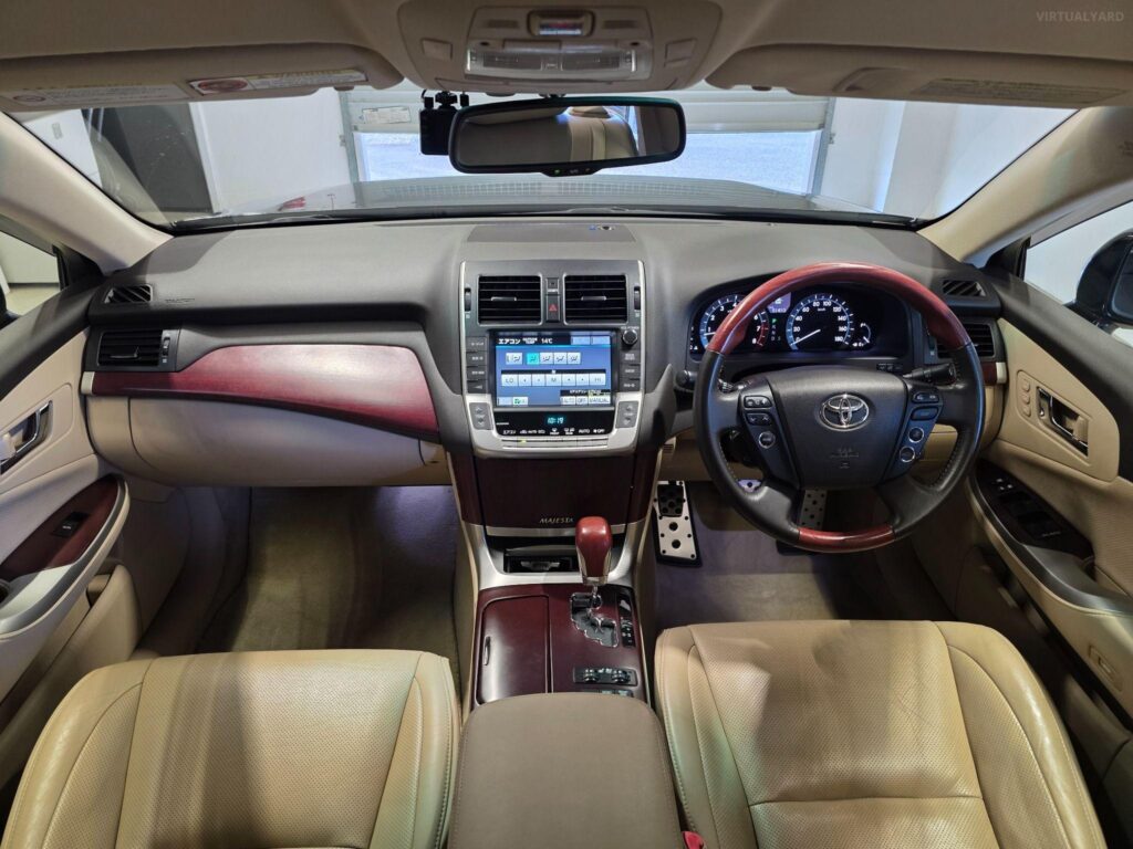 2009 Toyota Crown Majesta 4 Seater G Type F Package URS206