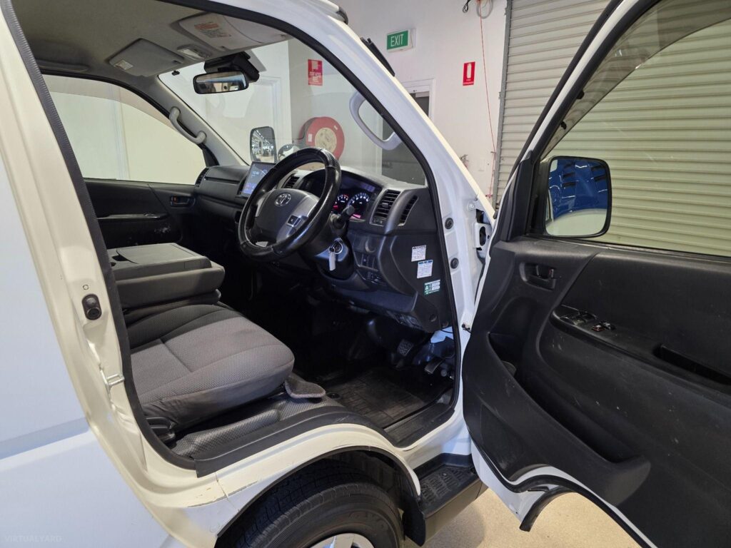 2020 TOYOTA HIACE DX GL GDH201