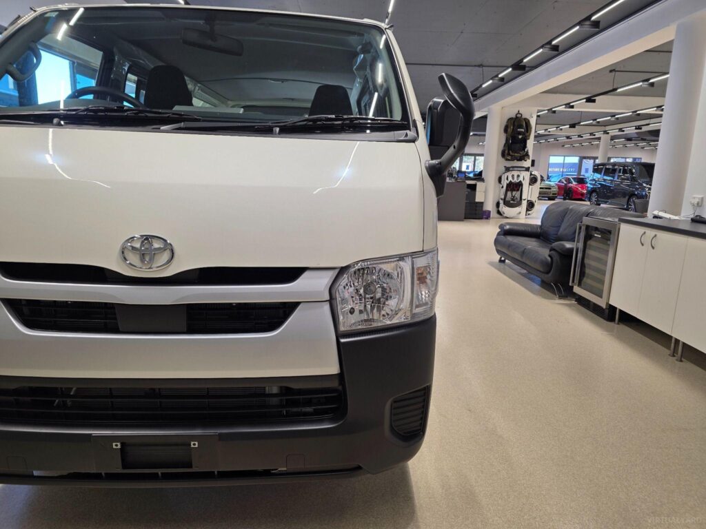 2023 TOYOTA HIACE DX LWB GDH201