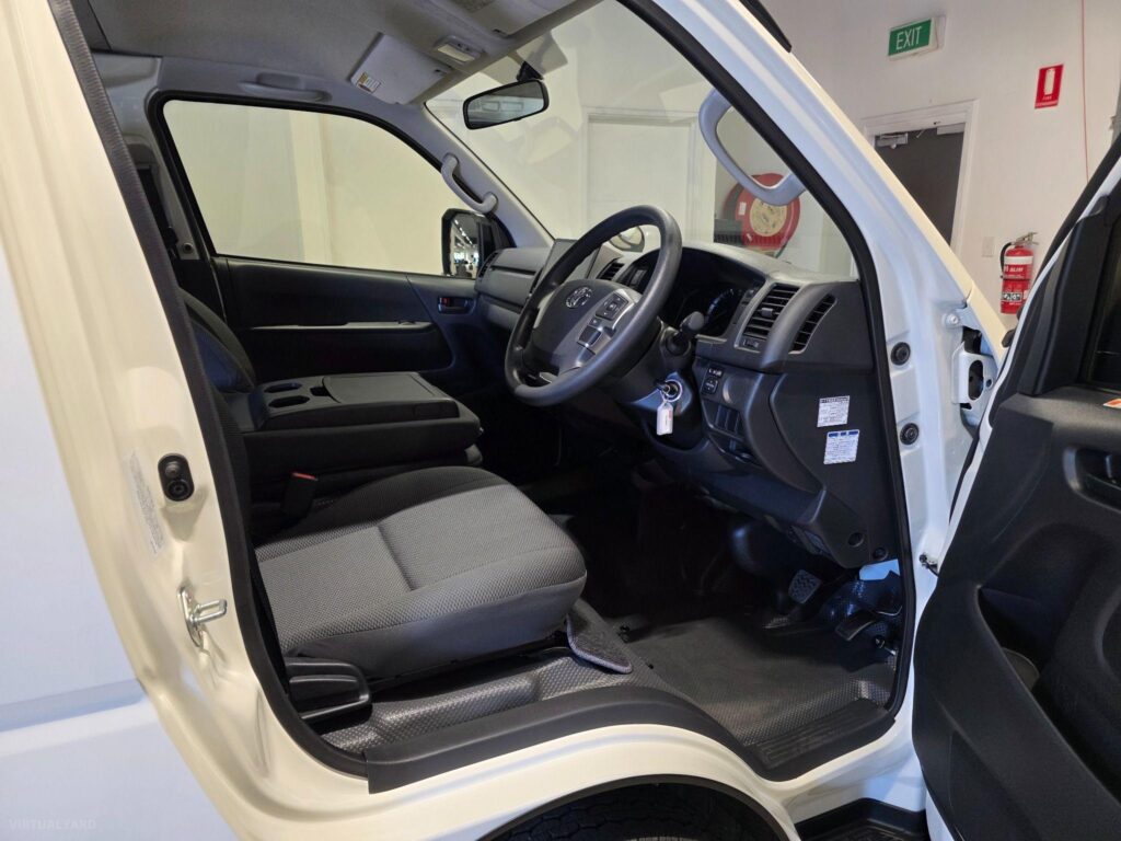 2023 TOYOTA HIACE DX LWB GDH201