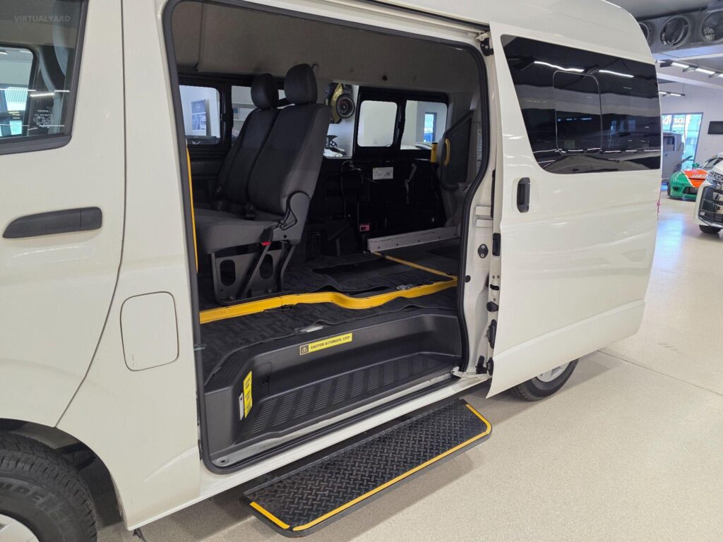 2017 TOYOTA HIACE Welcab TRH200