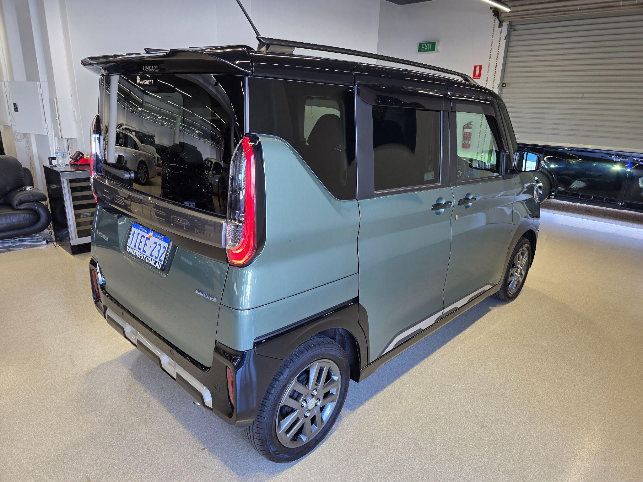 2023 Mitsubishi DELICA MINI Hybrid AWD