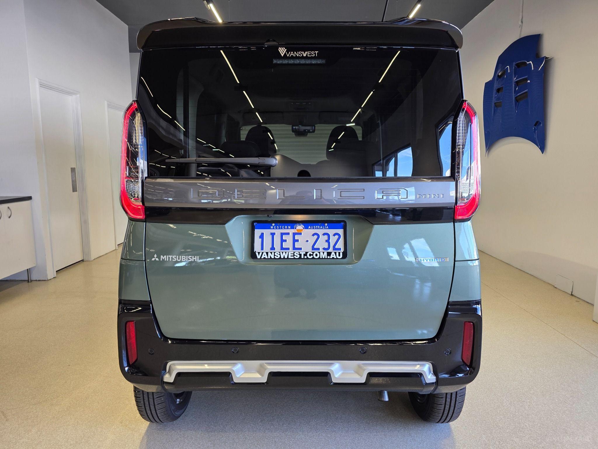 2023 Mitsubishi DELICA MINI Hybrid AWD