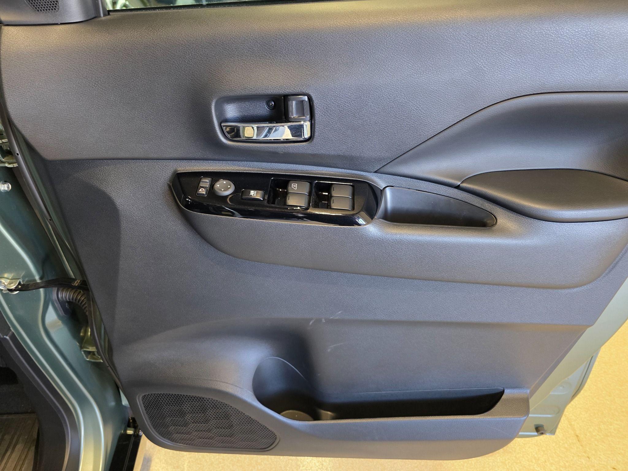 2023 Mitsubishi DELICA MINI Hybrid AWD