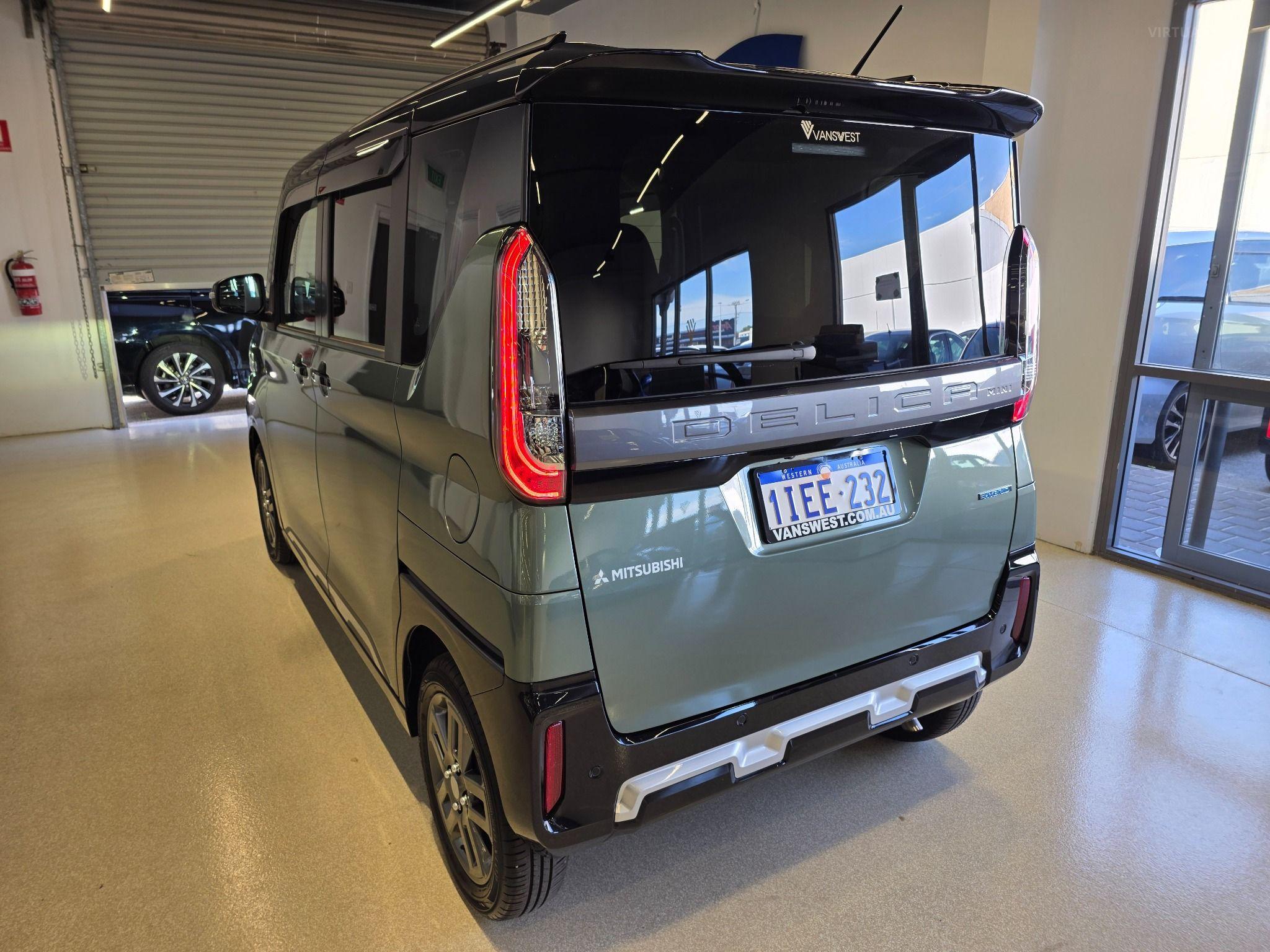 2023 Mitsubishi DELICA MINI Hybrid AWD
