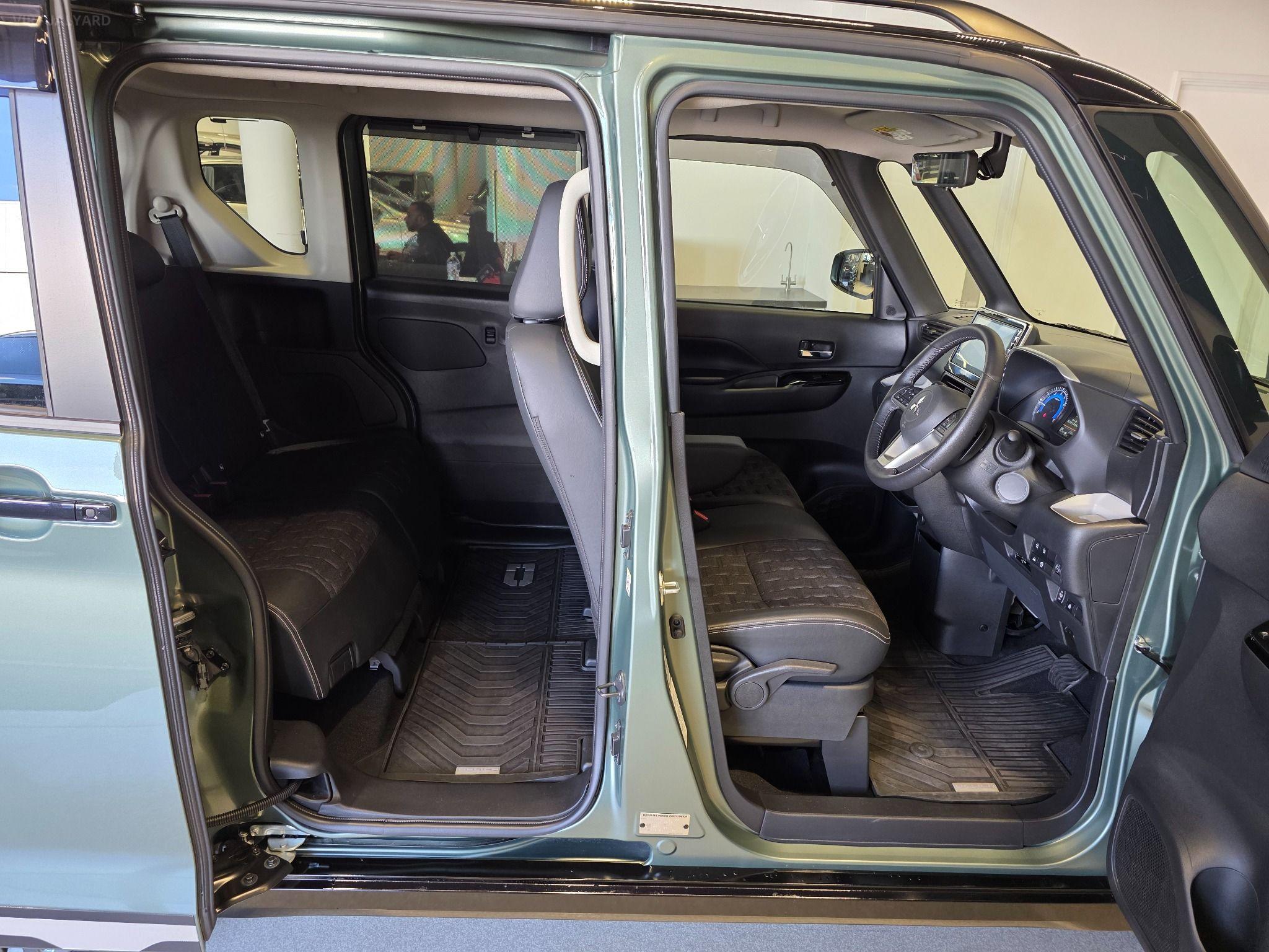 2023 Mitsubishi DELICA MINI Hybrid AWD