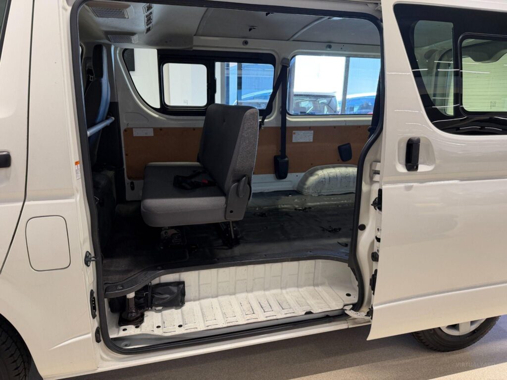 2019 TOYOTA HIACE LWB TRH200