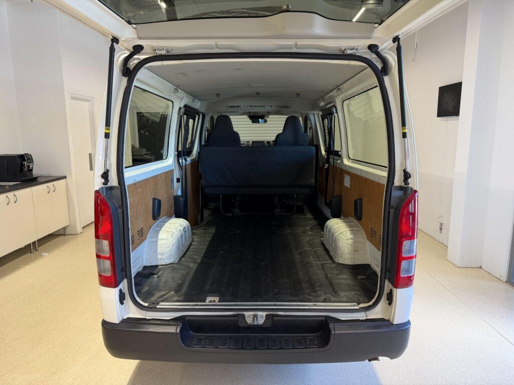 2019 TOYOTA HIACE LWB TRH200
