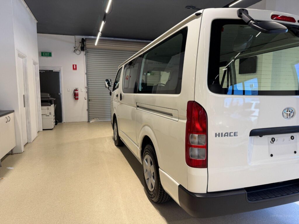 2019 TOYOTA HIACE LWB TRH200