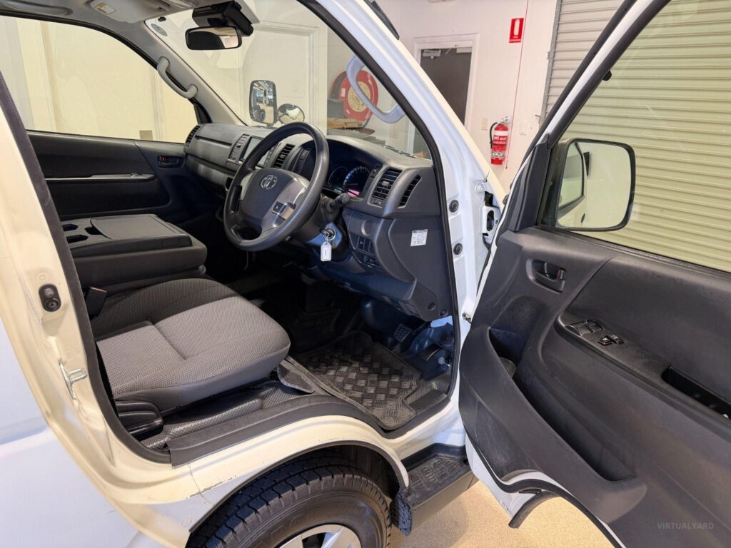 2019 TOYOTA HIACE LWB TRH200