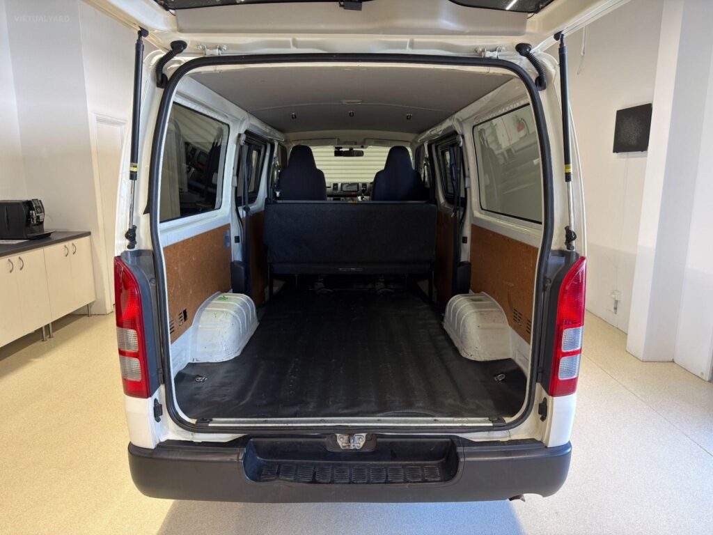 2016 TOYOTA HIACE LWB TRH200