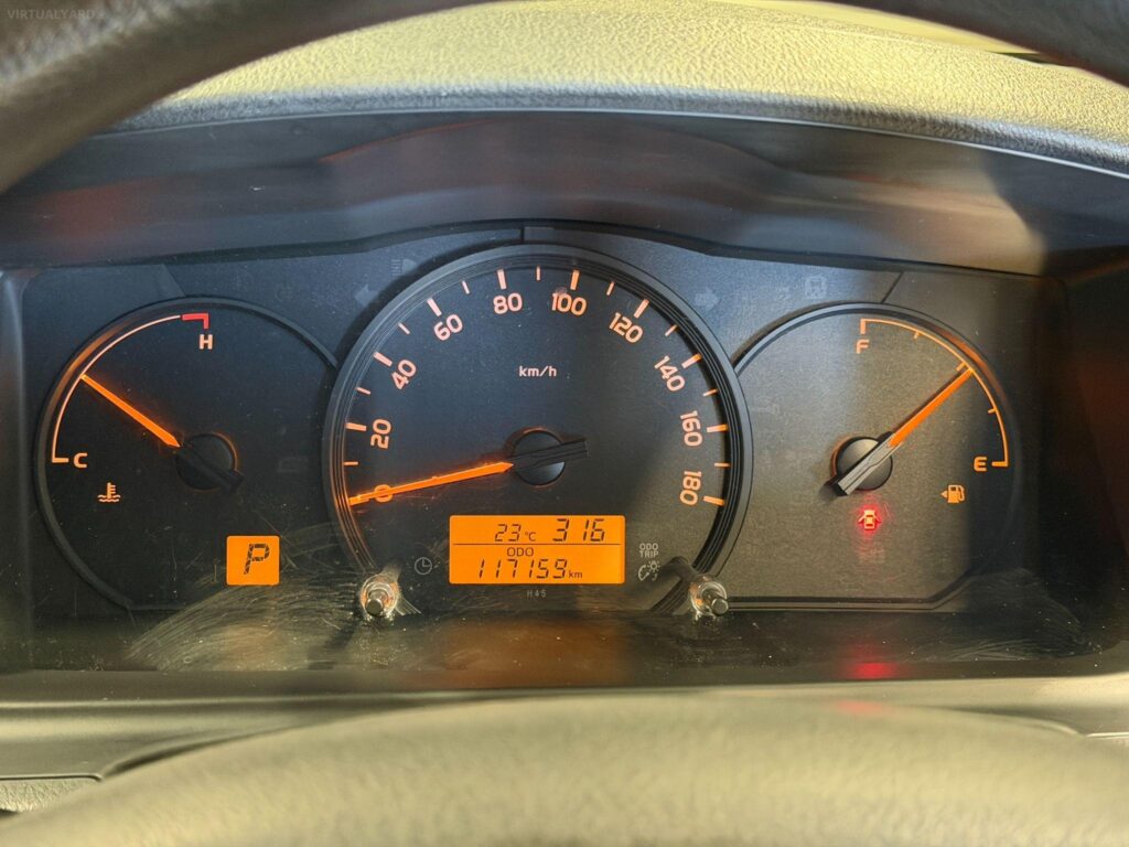 2016 TOYOTA HIACE LWB TRH200