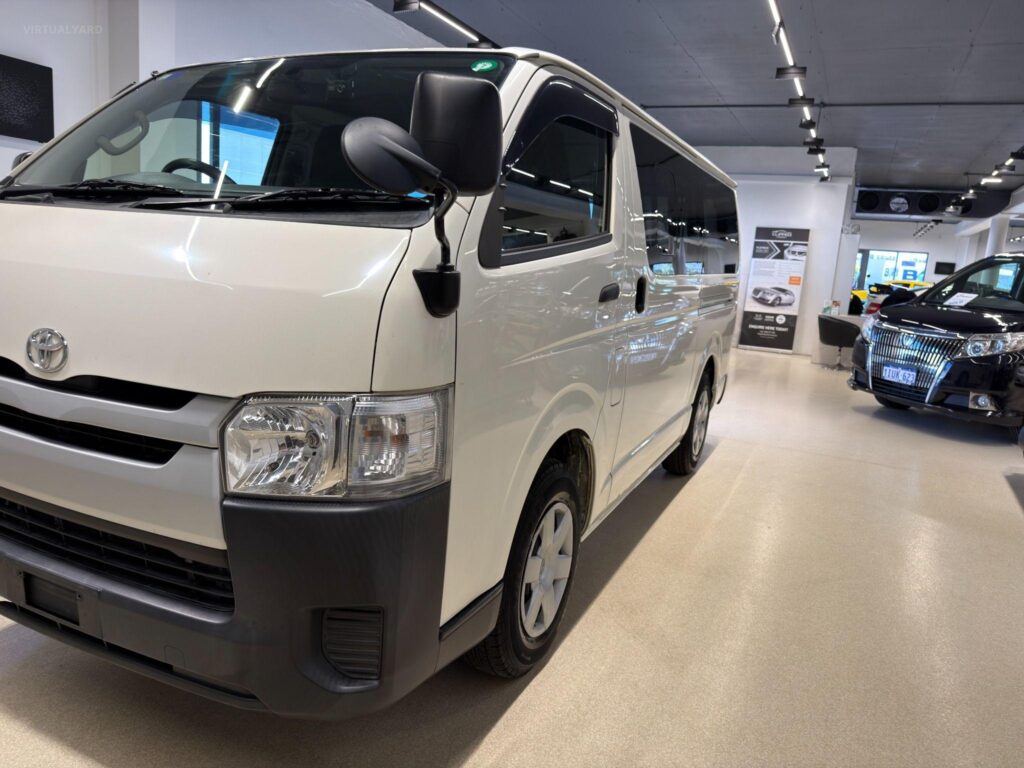 2016 TOYOTA HIACE LWB TRH200