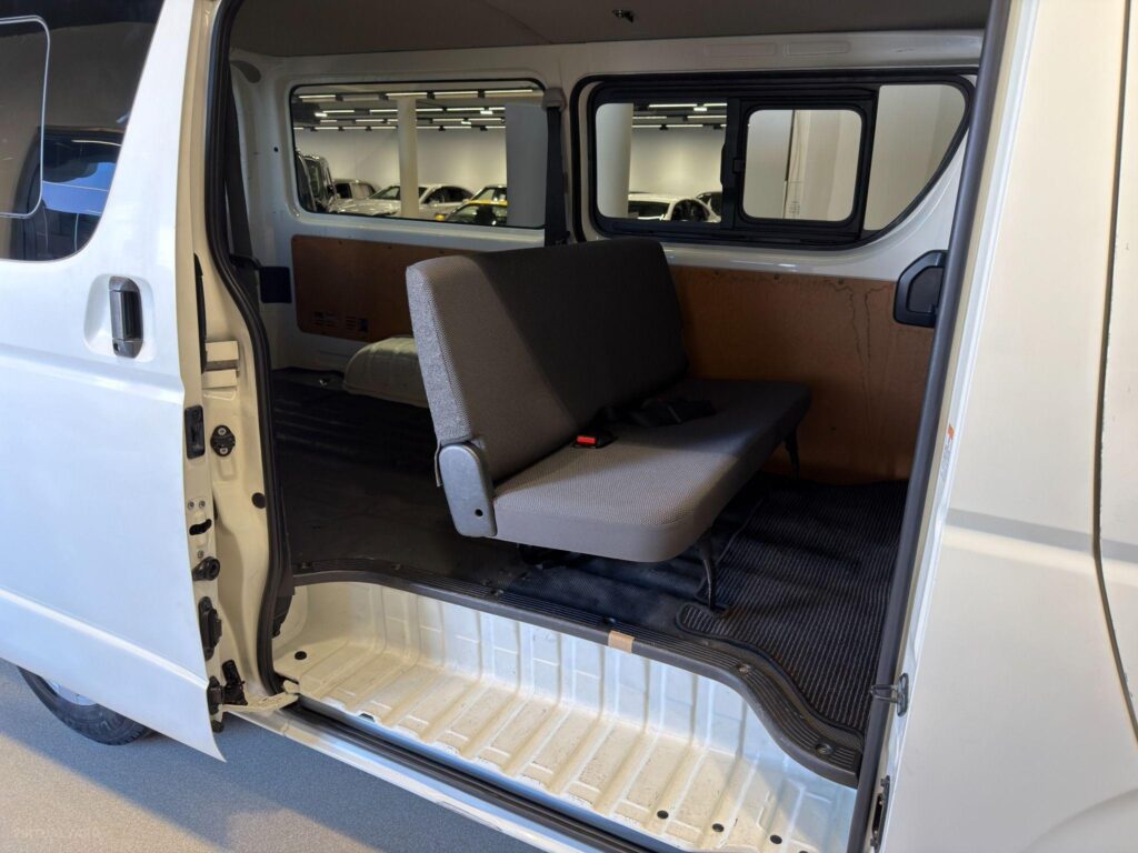 2016 TOYOTA HIACE LWB TRH200