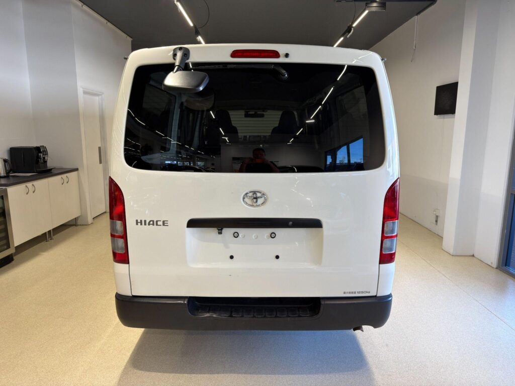 2016 TOYOTA HIACE LWB TRH200
