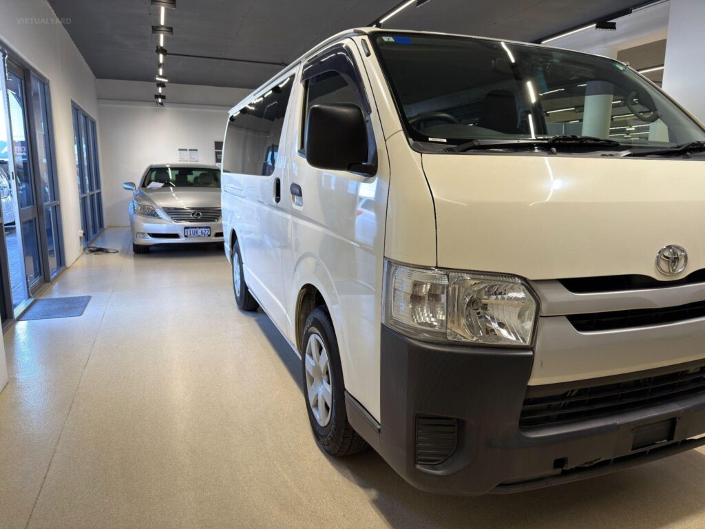 2016 TOYOTA HIACE LWB TRH200