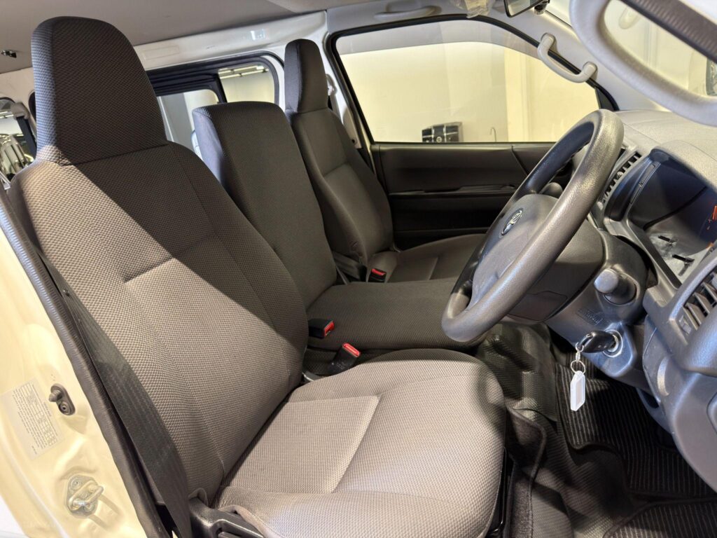 2016 TOYOTA HIACE LWB TRH200