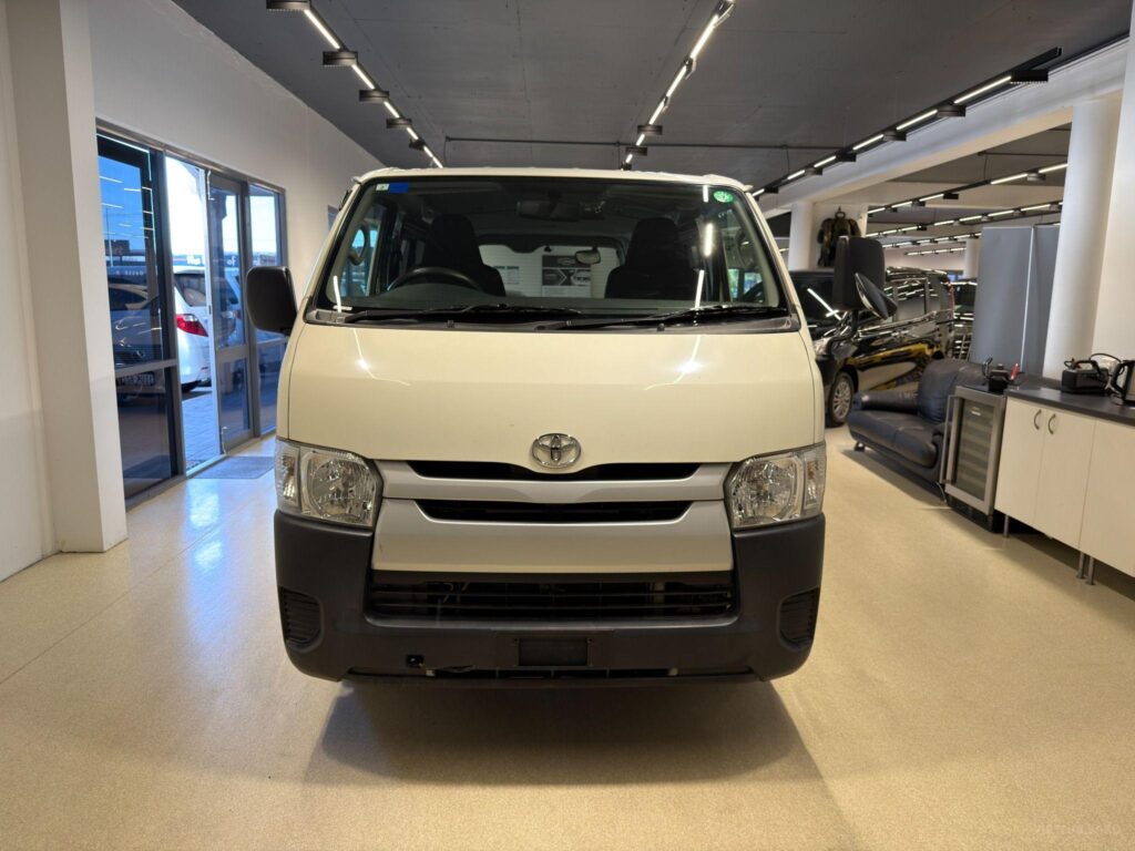 2016 TOYOTA HIACE LWB TRH200