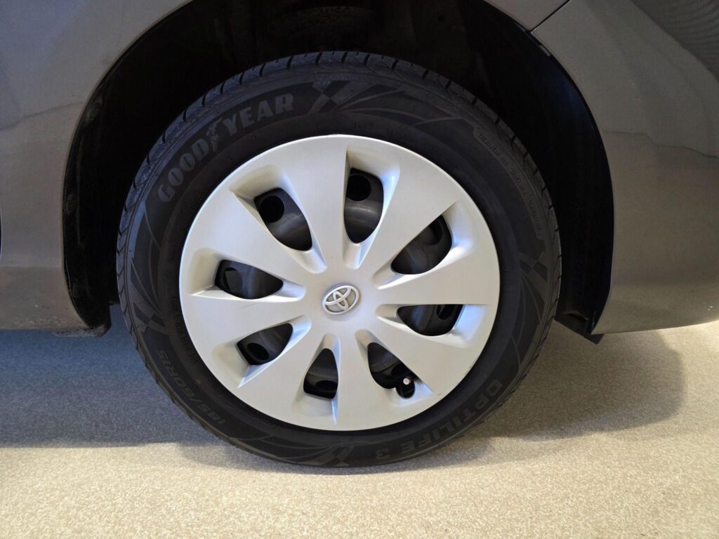 2014 TOYOTA PRIUS C HYBRID AUTO