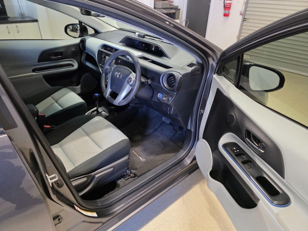 2014 TOYOTA PRIUS C HYBRID AUTO