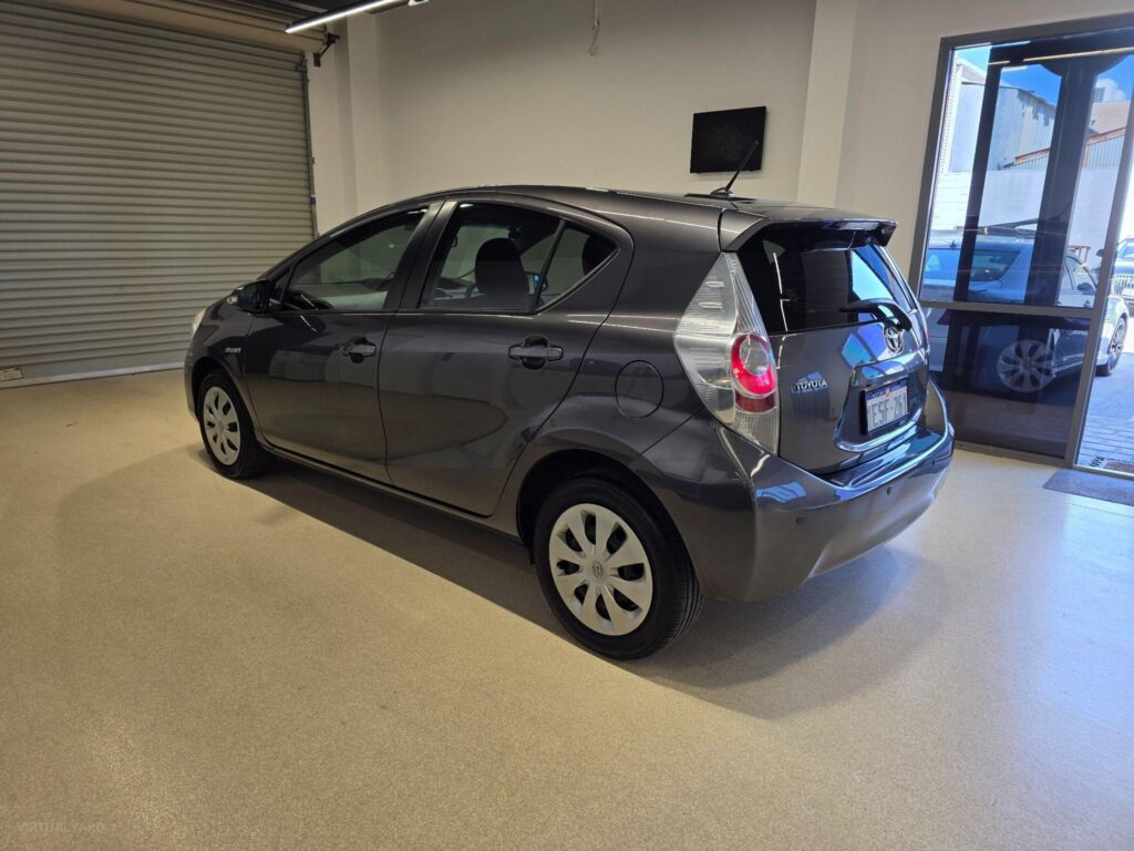 2014 TOYOTA PRIUS C HYBRID AUTO