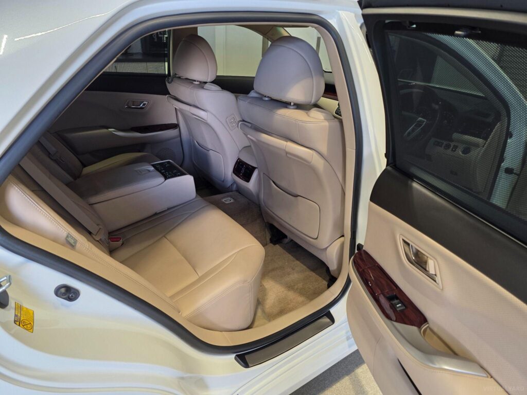 2012 TOYOTA CROWN HYBRID GWS204