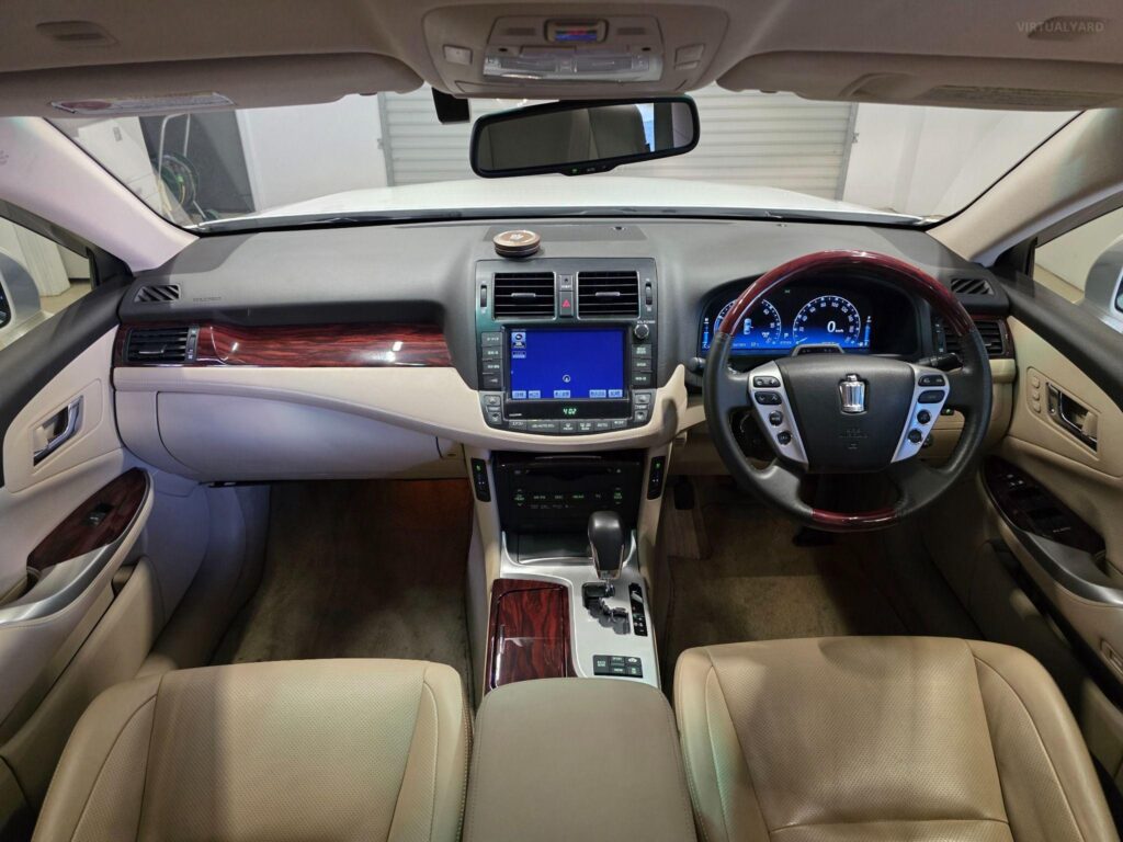2012 TOYOTA CROWN HYBRID GWS204