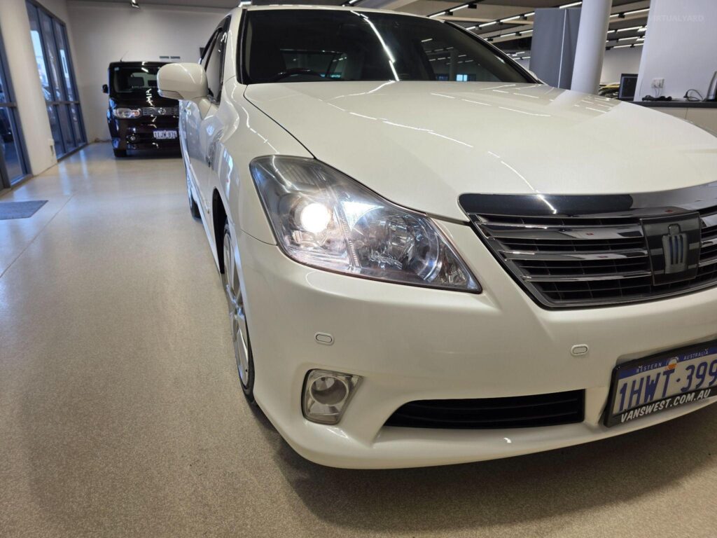 2012 TOYOTA CROWN HYBRID GWS204