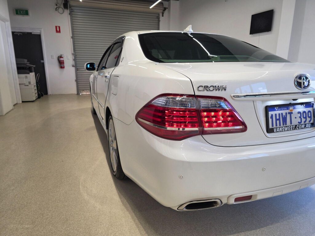 2012 TOYOTA CROWN HYBRID GWS204