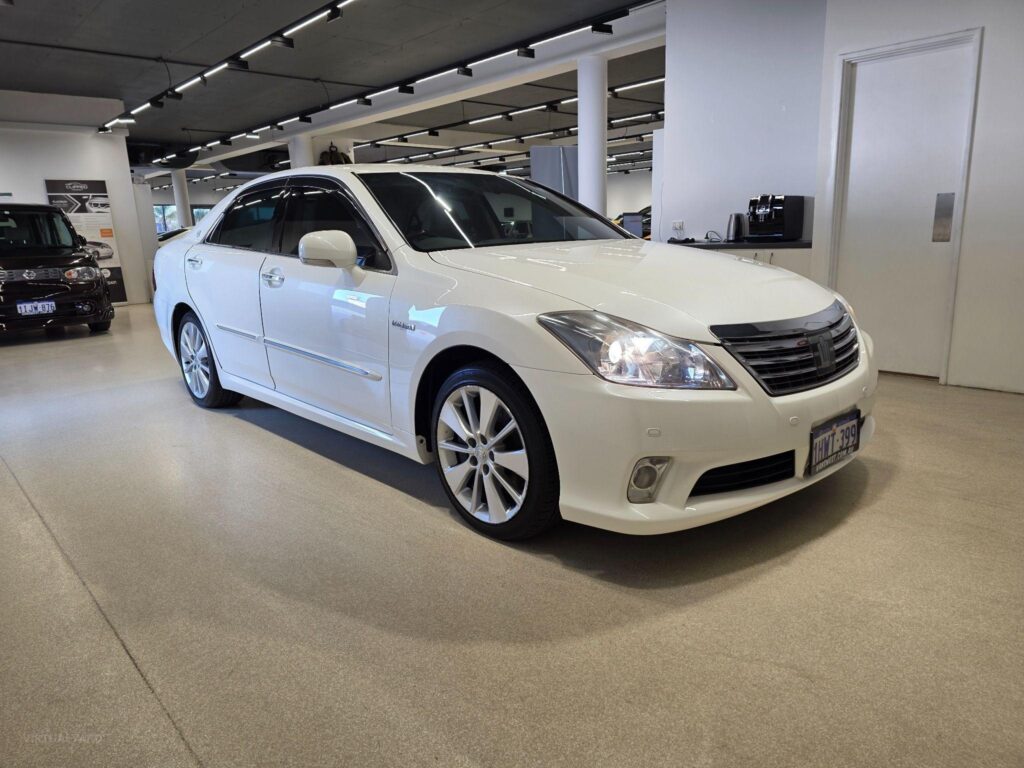 2012 TOYOTA CROWN HYBRID GWS204