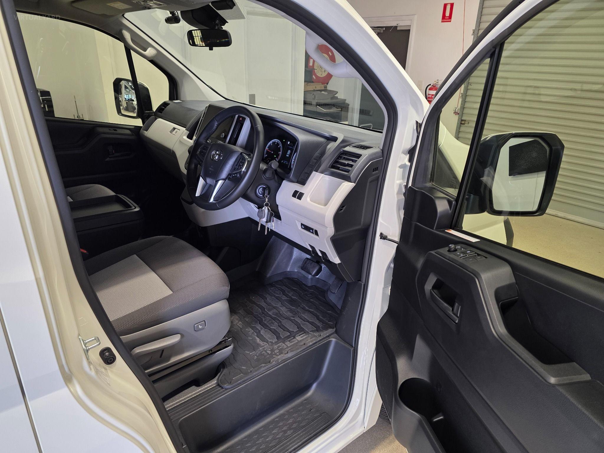 2024 TOYOTA HIACE LWB (4 DOOR OPTION) GDH300R