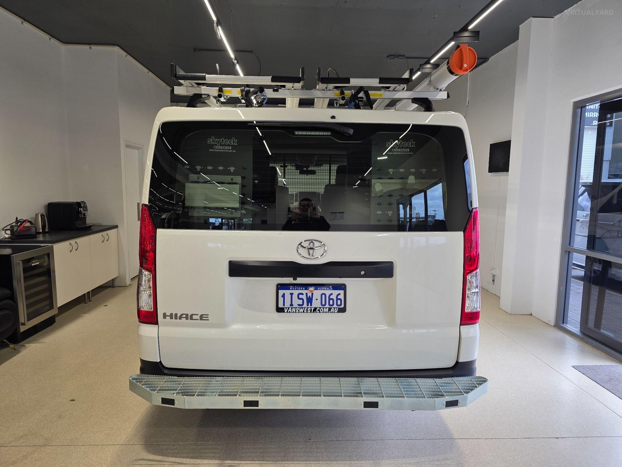 2024 TOYOTA HIACE LWB (4 DOOR OPTION) GDH300R