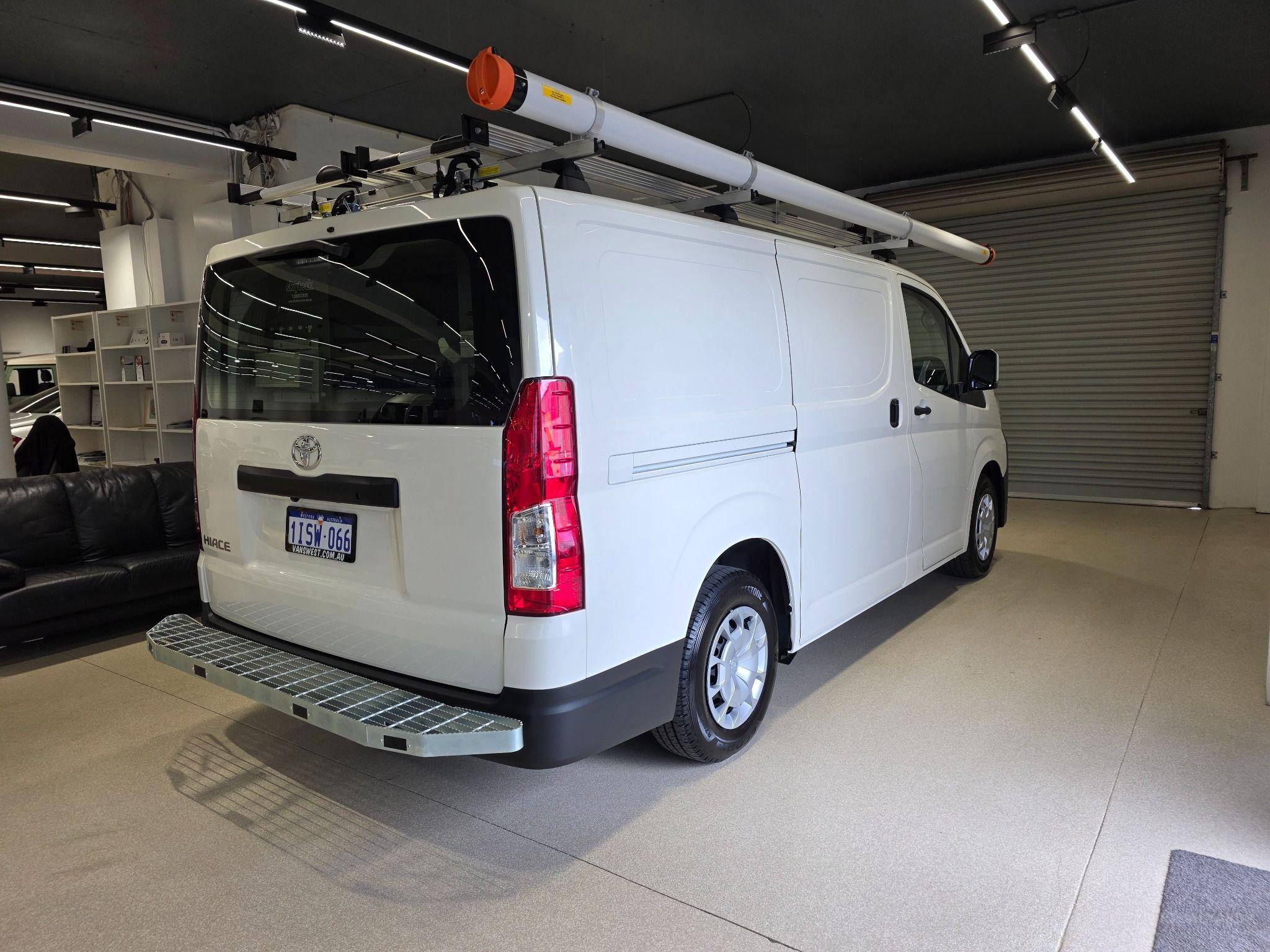 2024 TOYOTA HIACE LWB (4 DOOR OPTION) GDH300R