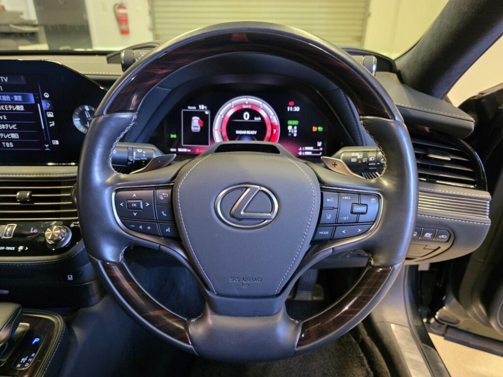 2022 LEXUS LS500h VERSION L ADVANCED DRIVE GVF55