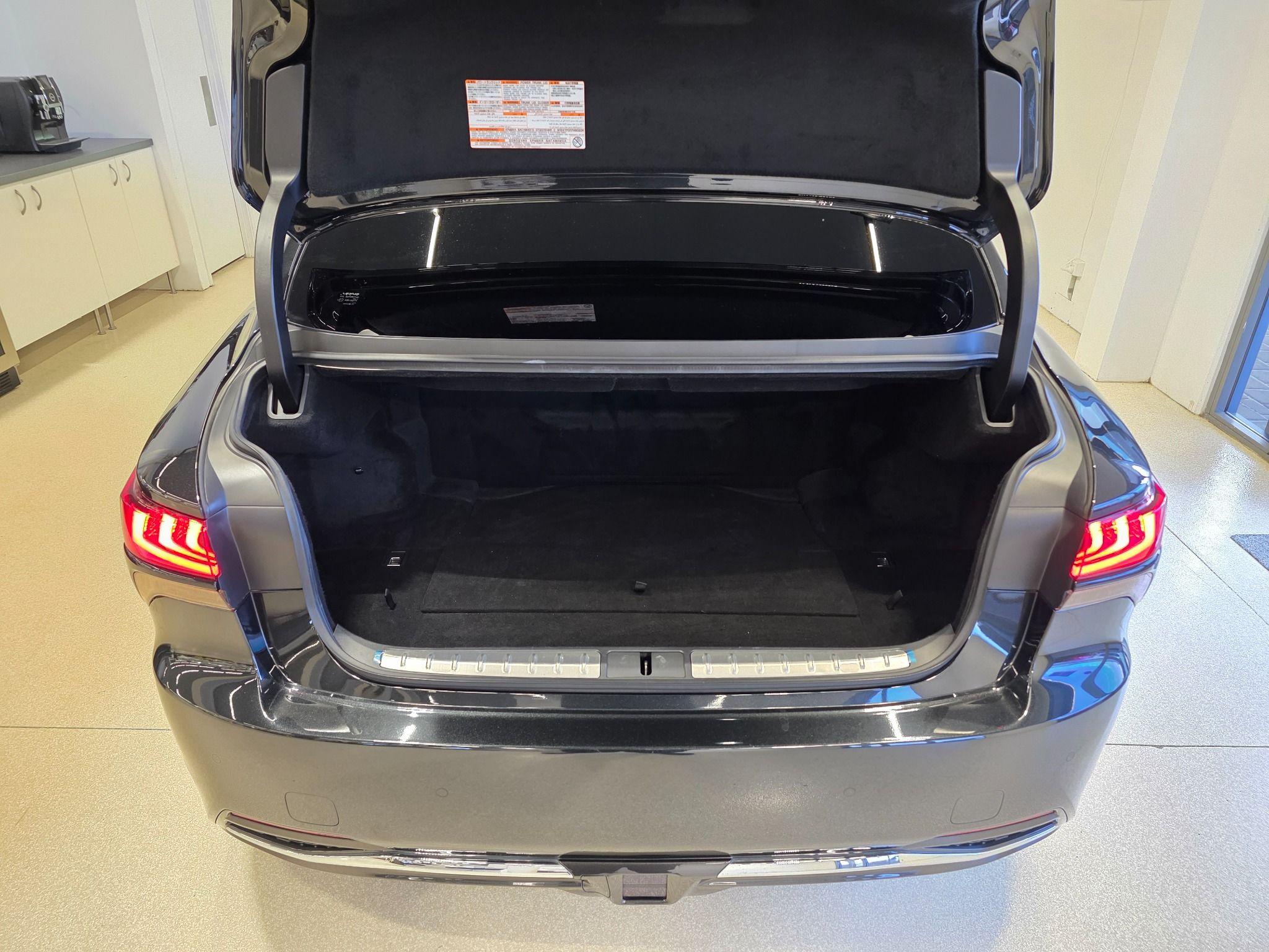 2022 LEXUS LS500h VERSION L ADVANCED DRIVE GVF55