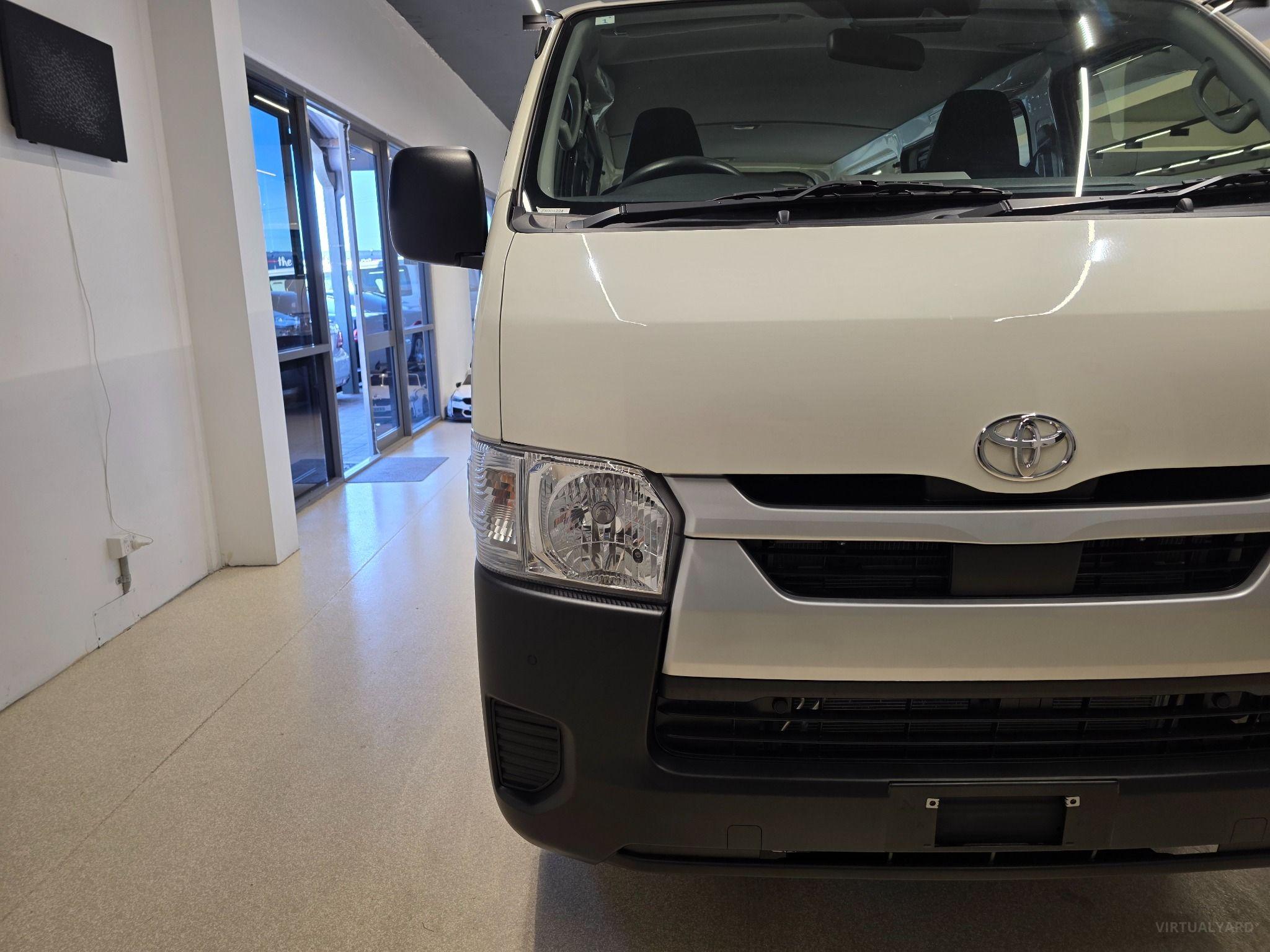 2024 TOYOTA HIACE DX TRH200