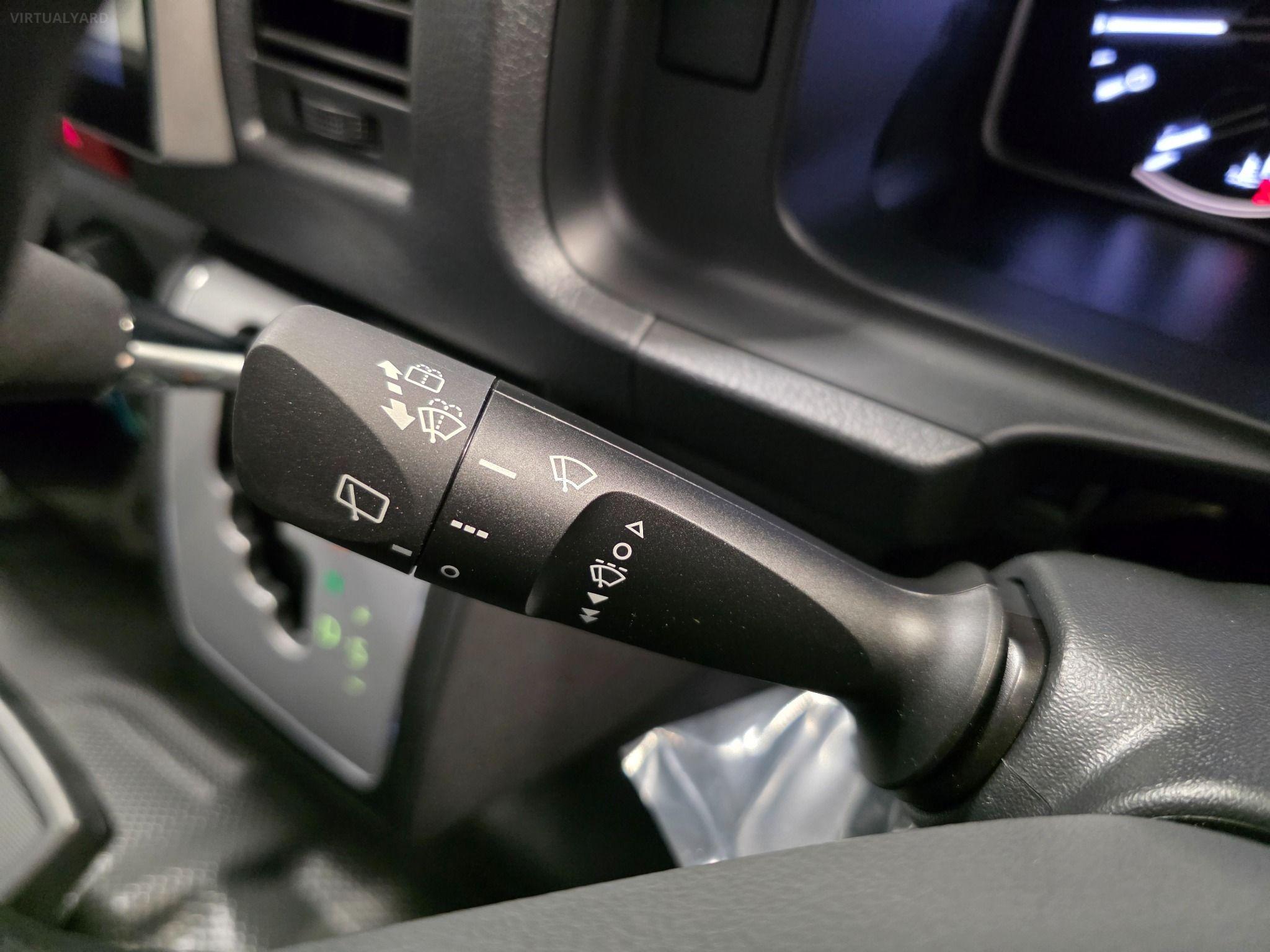 2024 TOYOTA HIACE DX TRH200