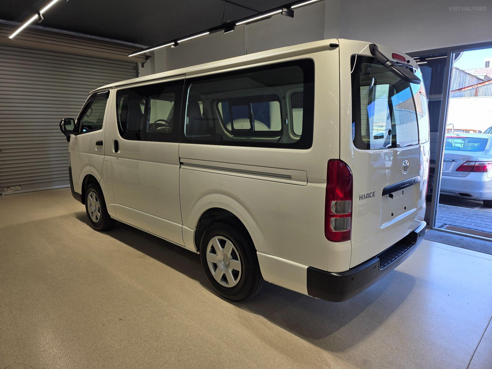 2024 TOYOTA HIACE DX TRH200