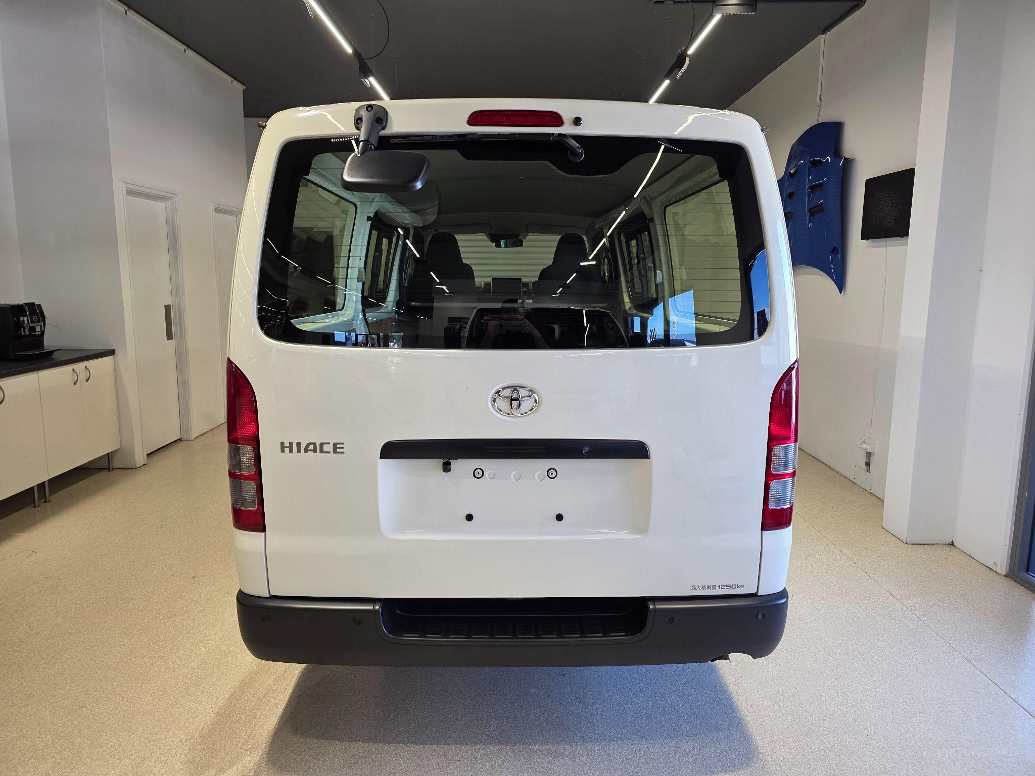 2024 TOYOTA HIACE DX TRH200