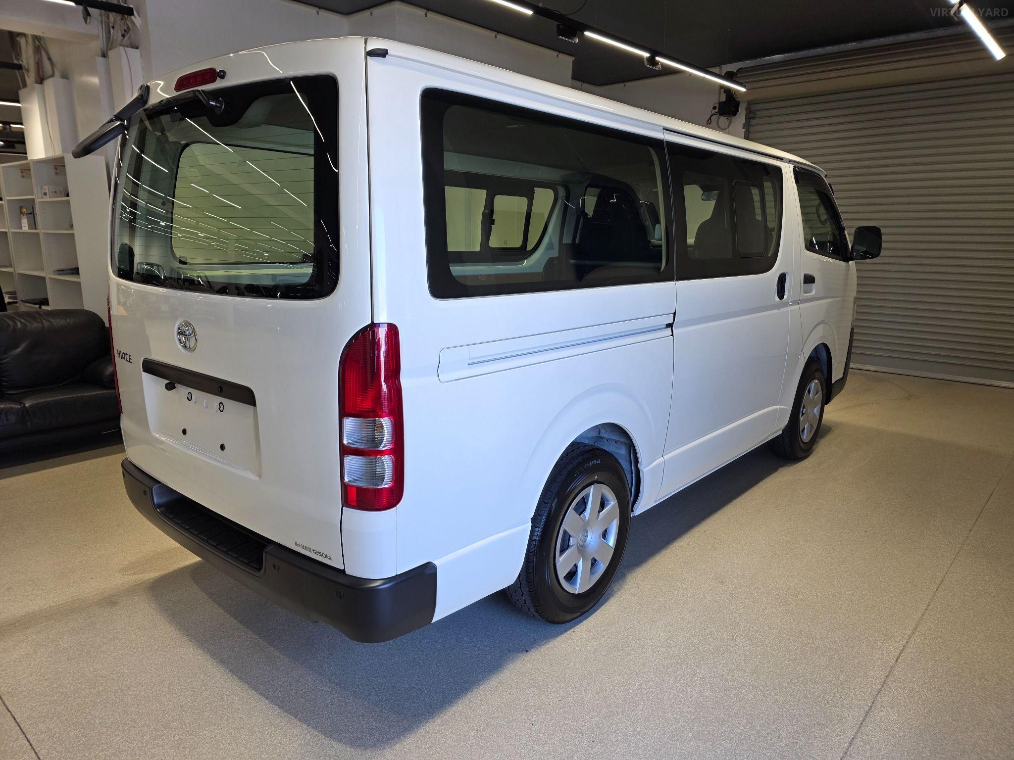 2024 TOYOTA HIACE DX TRH200