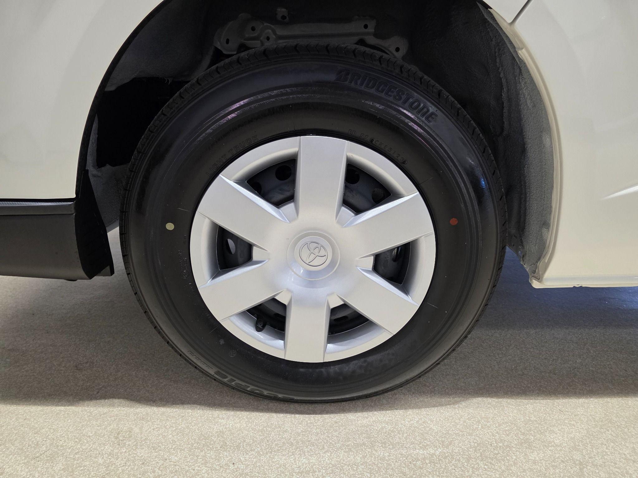 2024 TOYOTA HIACE DX TRH200