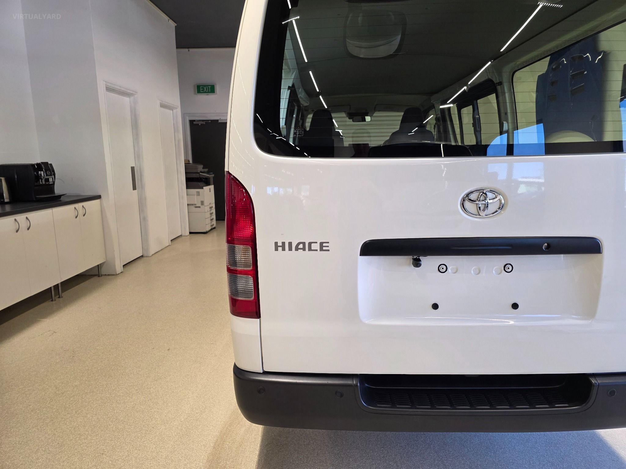 2024 TOYOTA HIACE DX TRH200